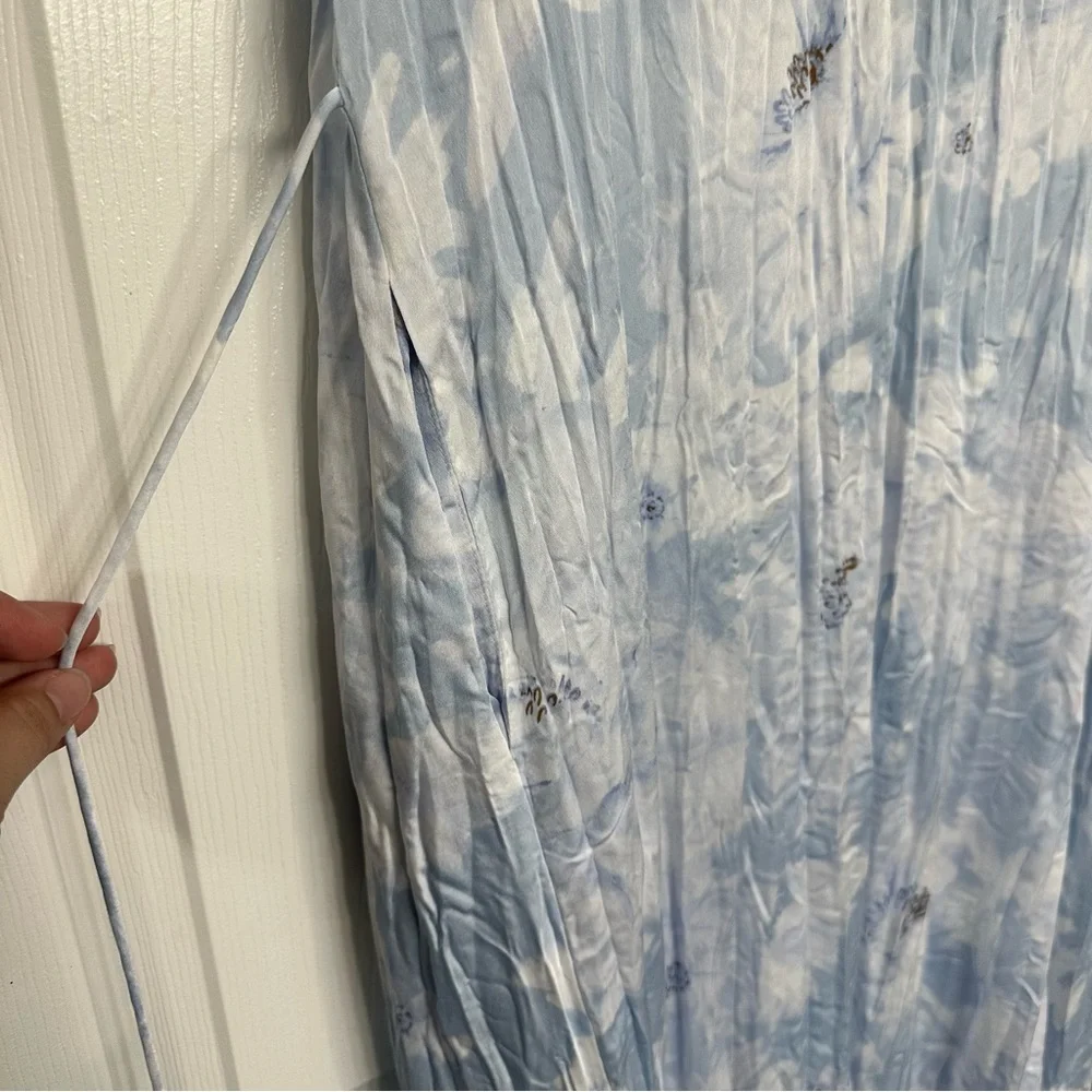 VINCE Painted Magnolia V-Neck Dress - Picture 11 of 11